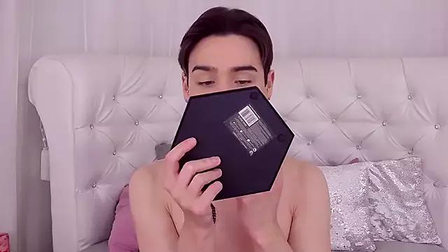 RobbyCharming on StripChat 