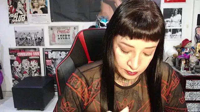 Rollyderolandia666 — Topless + oil tits