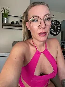 Sacha-xx on StripChat