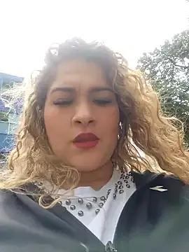 Sara_smiiith211 on StripChat 