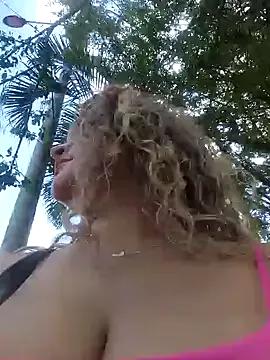 Sara_smiiith211 on StripChat 
