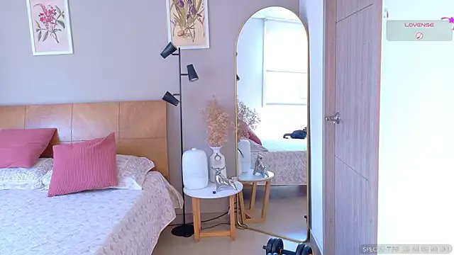 sarah_rayy on StripChat