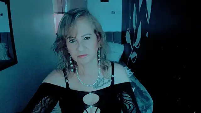 ScarletHoot_ on StripChat