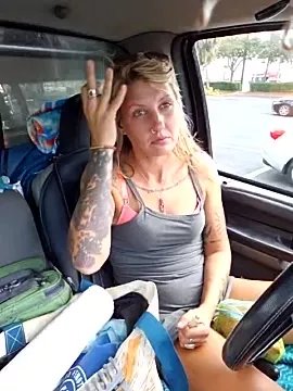 SheIsSomething on StripChat