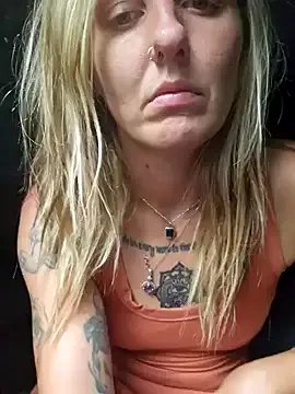 SheIsSomething on StripChat