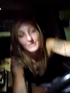 SheIsSomething on StripChat