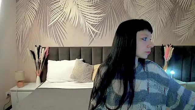 SkinyJoyce on StripChat
