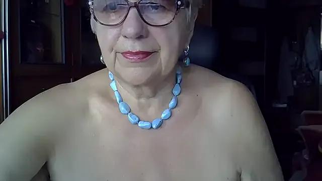 SweetCherry27 on StripChat 