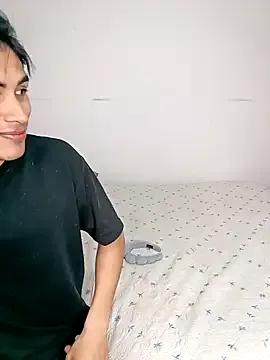 Sweetlove_243 on StripChat