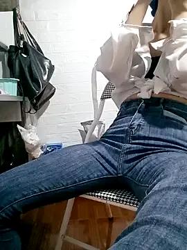 tara_0000 on StripChat
