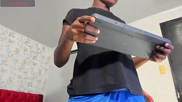 teylor_lovee — One fingger in my asshole