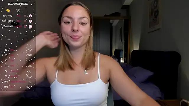 ThreeshaWhite on StripChat